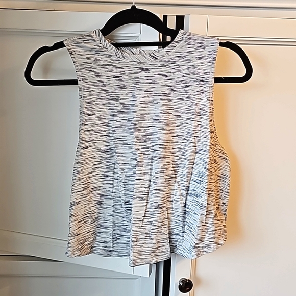 LULULEMON tank - Picture 1 of 4